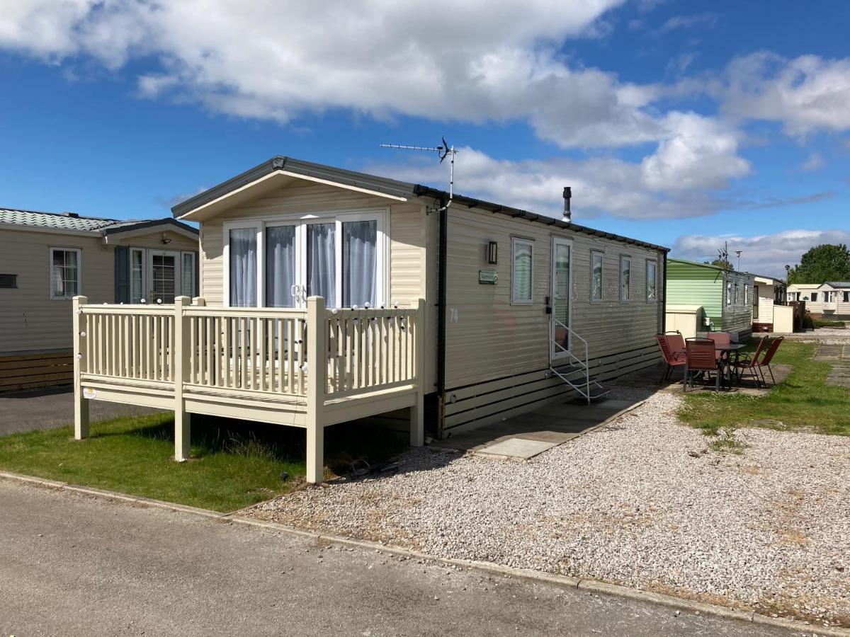 Adams Caravan Holidays Моркамб Екстериор снимка